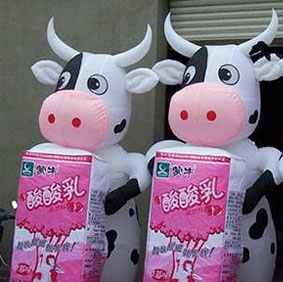 蒙牛酸酸乳充气模型